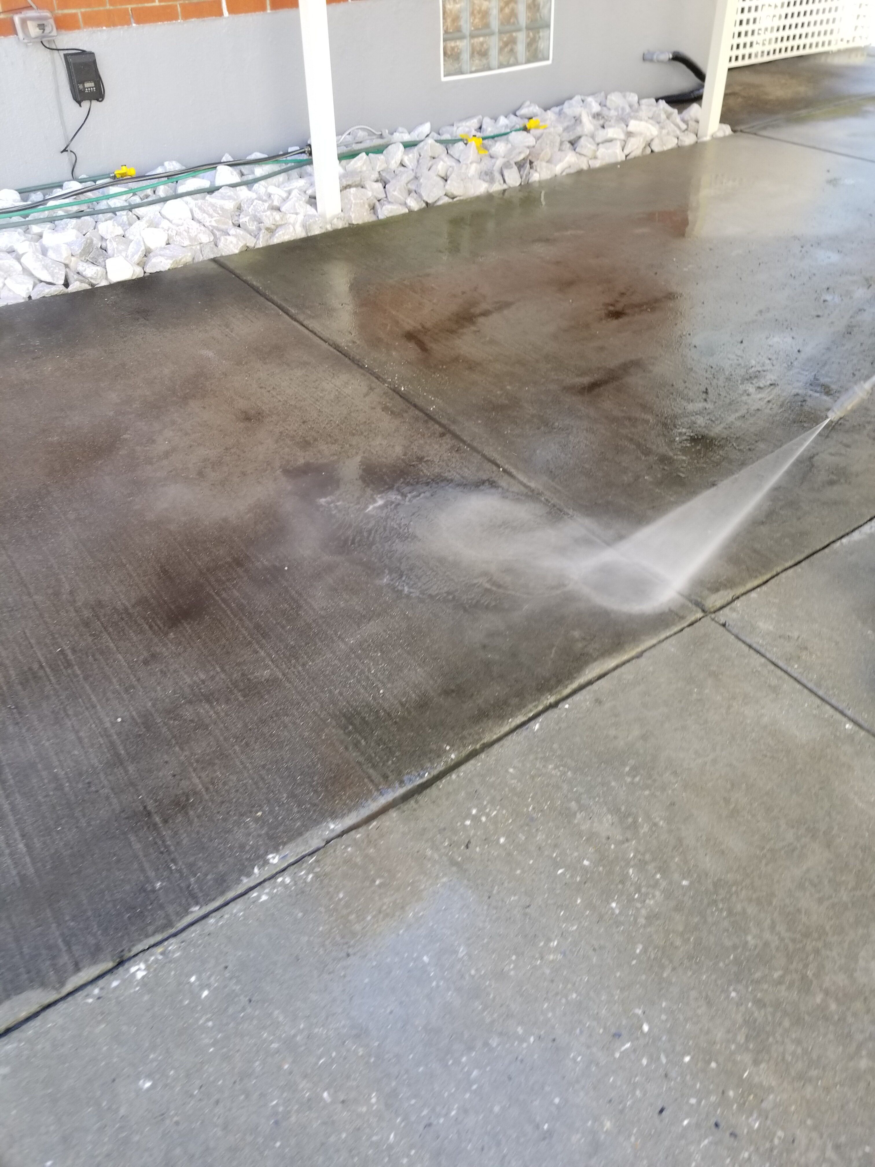 pressure washing sidewalk in residential homes in elkridge md