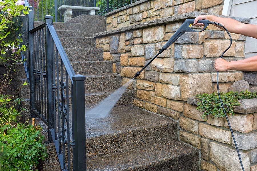 Top 3 Reasons to Pressure Wash Your Business Before Fall